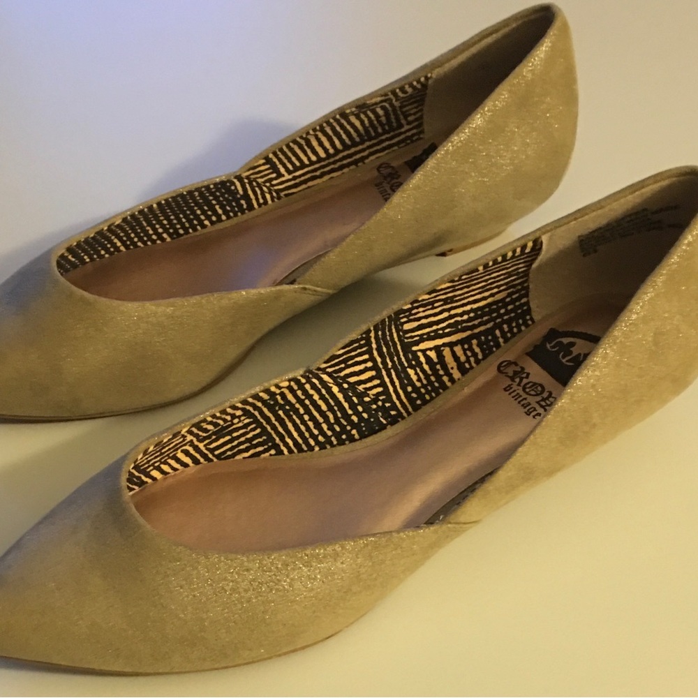 New Crown Vintage low wedge shoes.  Size 6.5